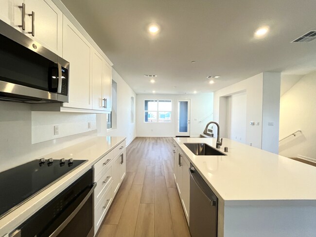 Foto del edificio - 3 bed, 2.5 bath in Ontario, CA!