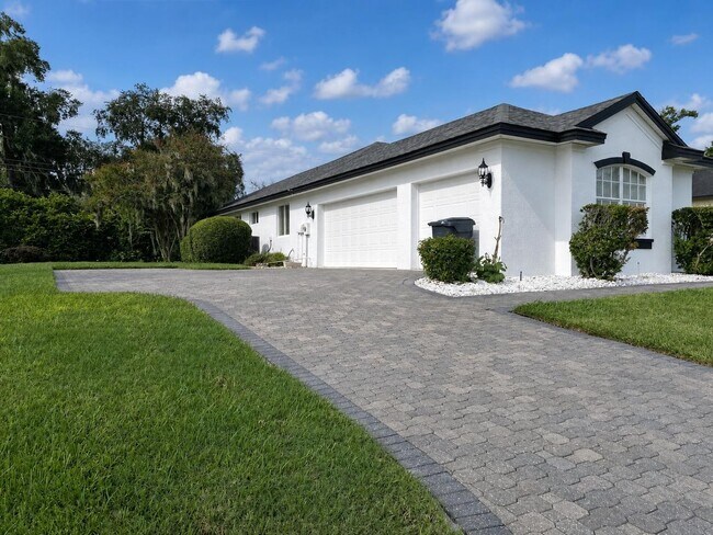 Foto del edificio - Now Available for Rent – 4/3 with flex room