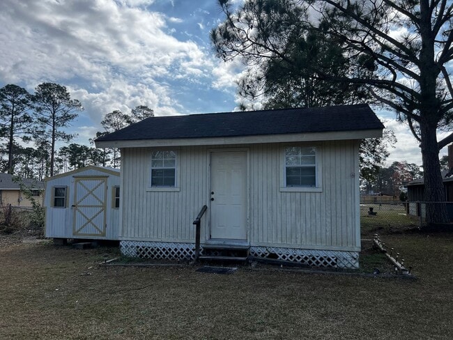 Building Photo - 3 Bed 2 Bath House