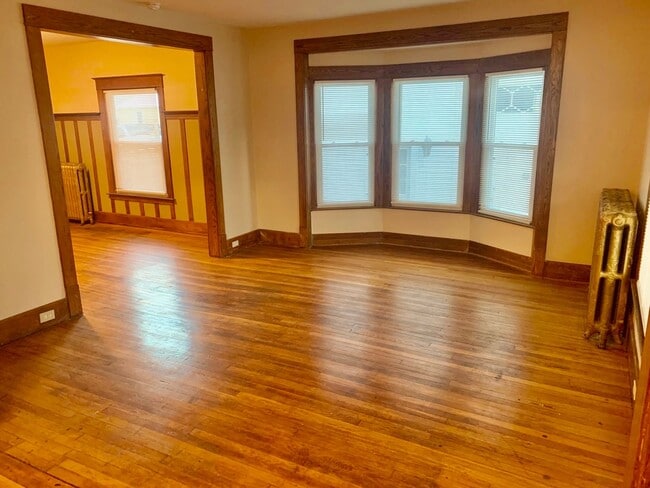 Building Photo - 4 Bedroom, 1.5 Bath Home – North East Grand Rapids