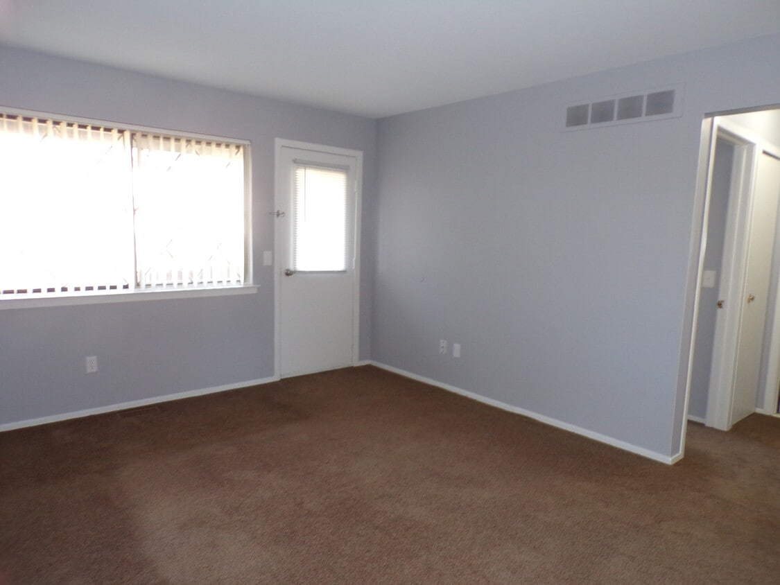 Photo - 3438 Heritage Pkwy (Dearborn, MI)