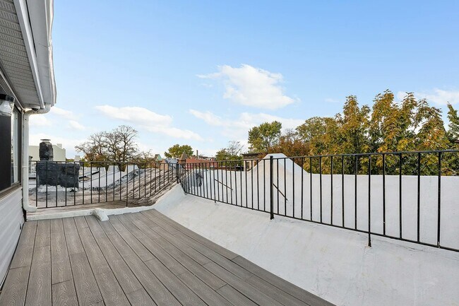 Foto del edificio - 908 Sterling Pl