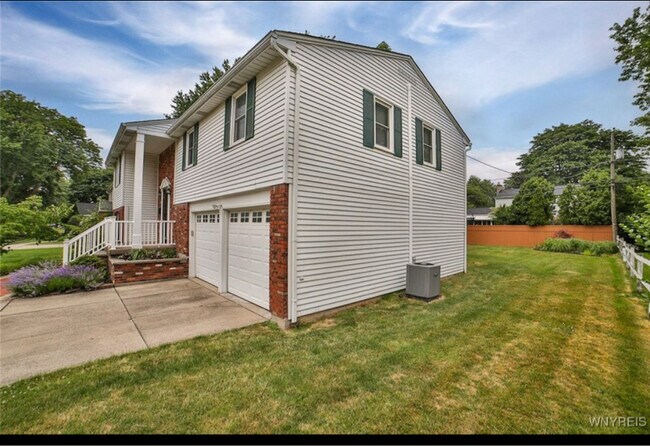 Building Photo - 46 MacArthur Dr