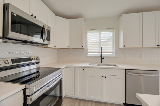 Building Photo - 610 N 31st Ct