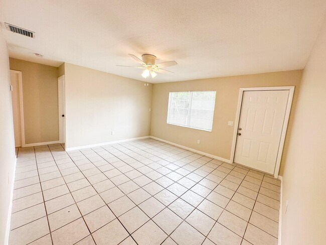 Building Photo - 4236 Plumosa St