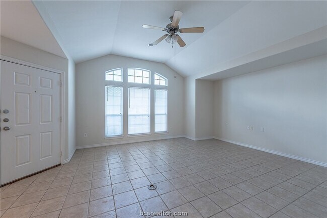 Foto del edificio - 1004 Crepe Myrtle Ct