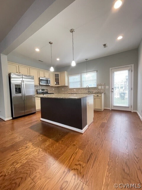 Building Photo - 8057 Ellendale Dr