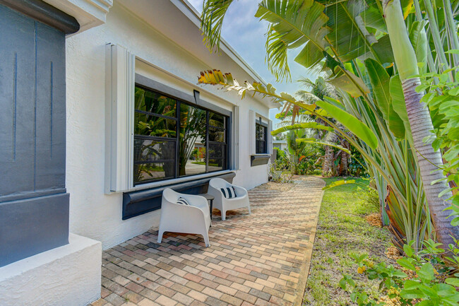 Foto del edificio - 230 Seacrest Ln