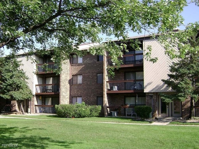 Building Photo - 15935 Le Claire Ave