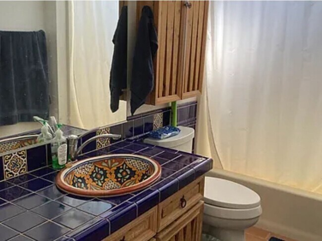 Building Photo - 2 Bedroom Single Family Home in Desert Hot...