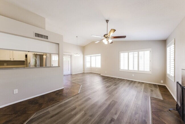 Foto del edificio - 8842 W Grovers Ave