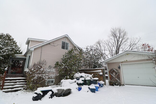 Photo du bâtiment - 1230 Notting Hill Ave