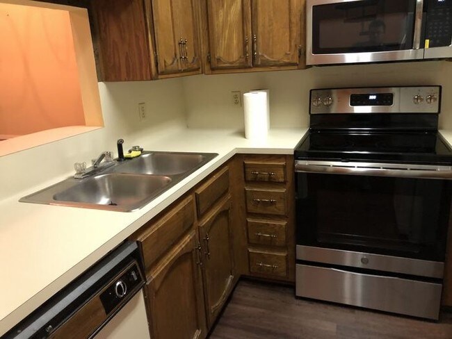 Building Photo - 2 Bedroom Condo with loft / UNIT 210
