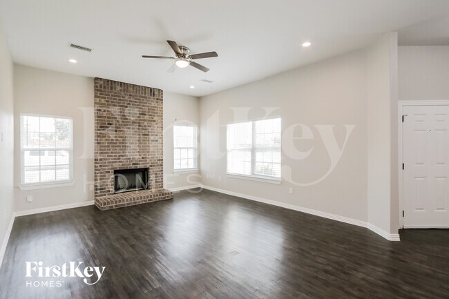 Building Photo - 1633 Mockingbird Ln