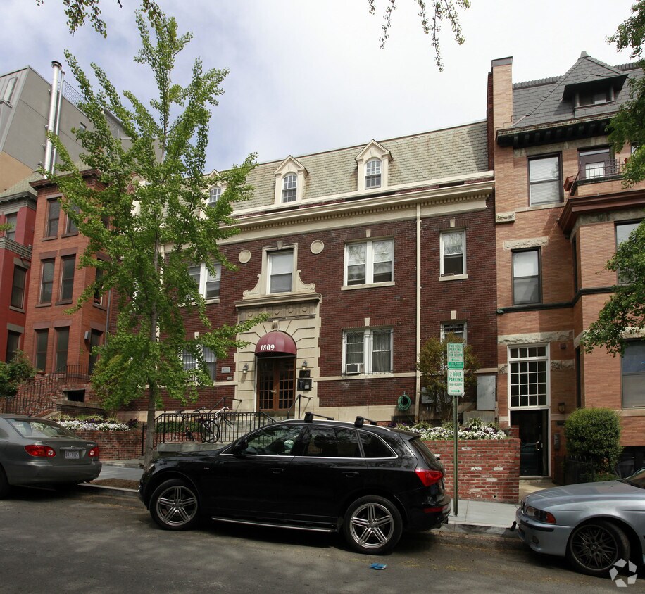 Primary Photo - 1809 Belmont