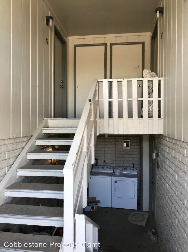 Building Photo - 2 br, 1 bath Apartment - 247 E 3rd St
