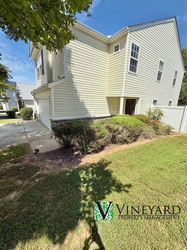 Foto del edificio - 242 Silver Ridge Dr