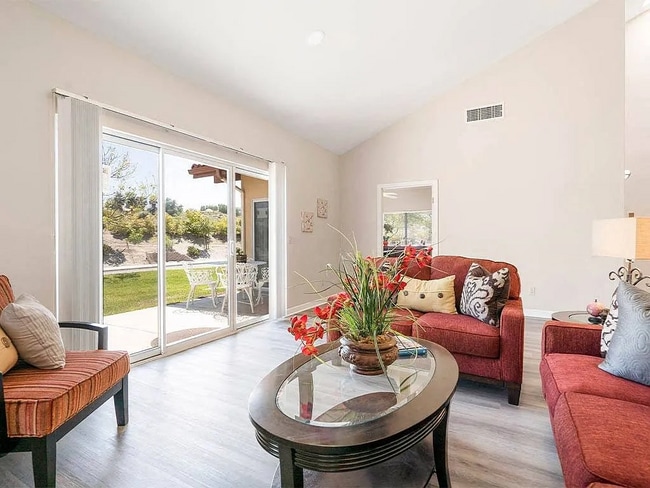 Foto del edificio - 21495 Lemay Dr