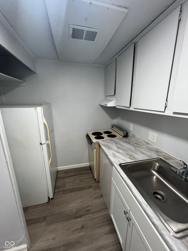 Foto del edificio - 2000 Indianapolis Rd