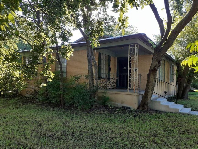 Building Photo - 1314 Cullen Ave