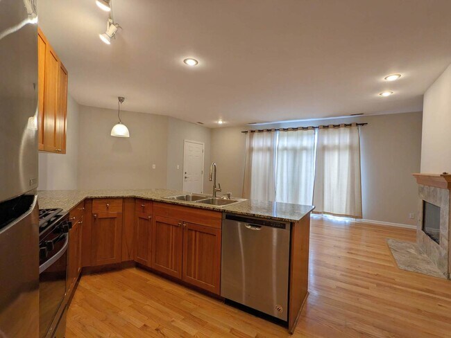 Building Photo - 750 N Willard Ct