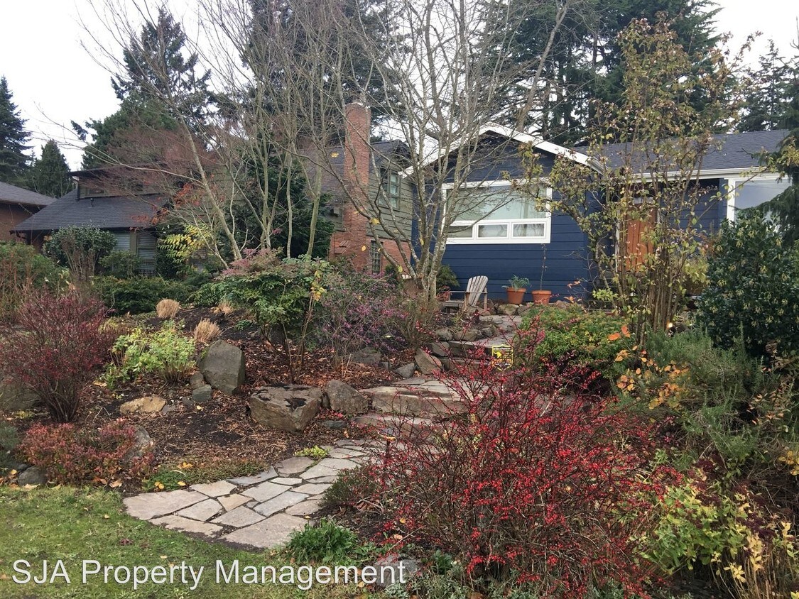 Foto principal - 12710 6th Ave NW