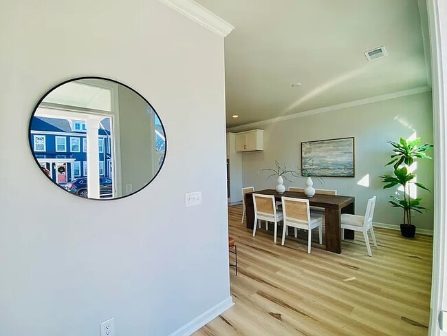 Foyer - 604 Southview Ln