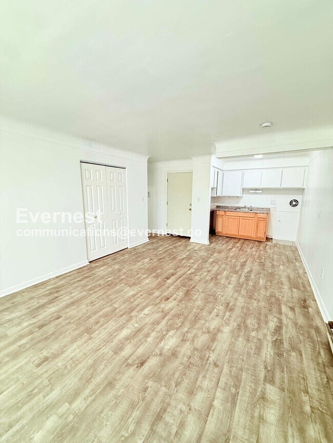 Foto del edificio - 15601 Schoolcraft Rd