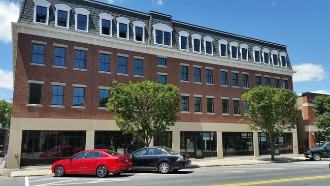 Building Photo - 25 W Main St