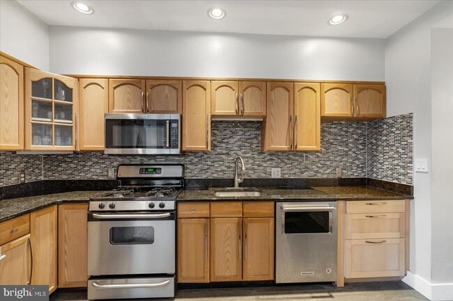 Foto del edificio - 728 Light St