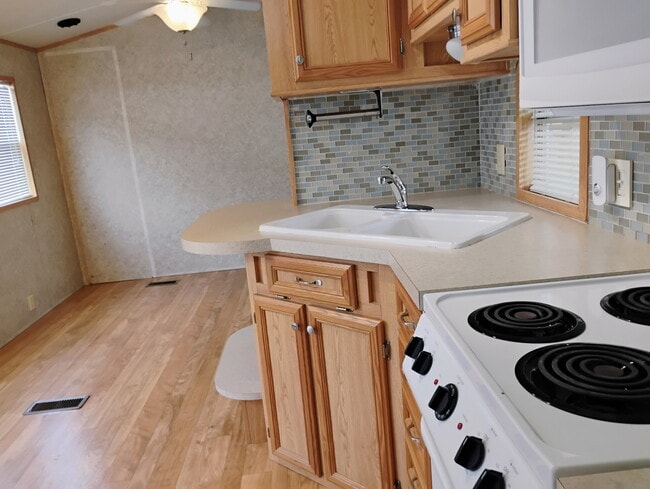 Building Photo - 5A - Park Model  pec meter 572327