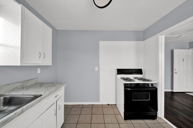 Building Photo - 1009 Beverly Ave