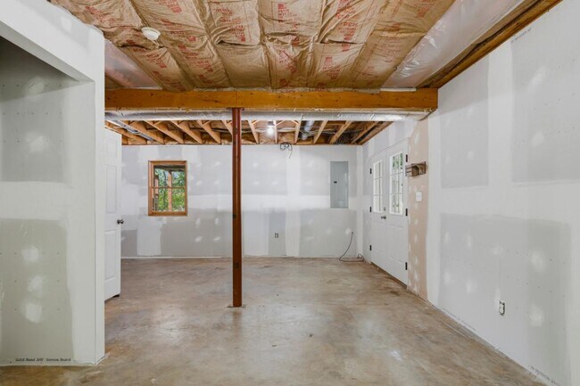 Building Photo - 215 Cameron Rd