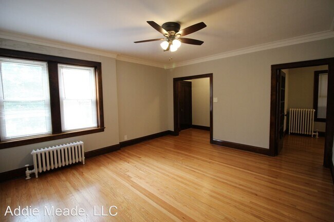 Building Photo - 6059 W Addison St
