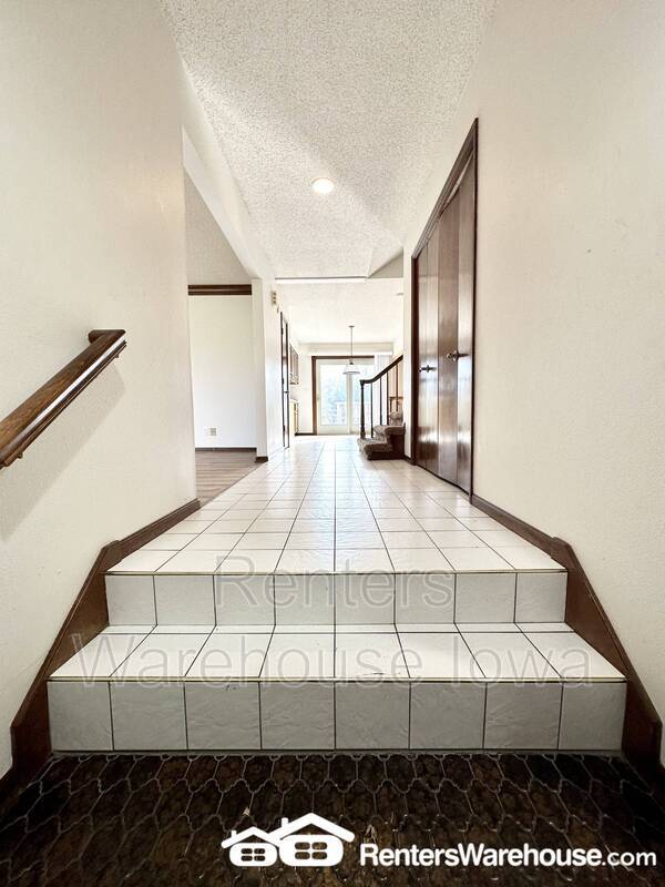 Building Photo - 2808 Sharon Ct