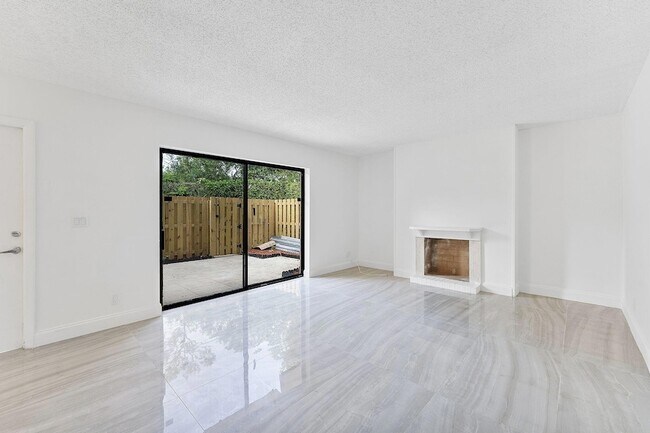 Foto del edificio - 1624 Forest Lakes Cir