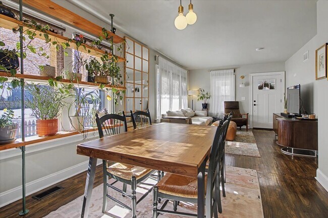 Foto del edificio - 136 E Jackson St