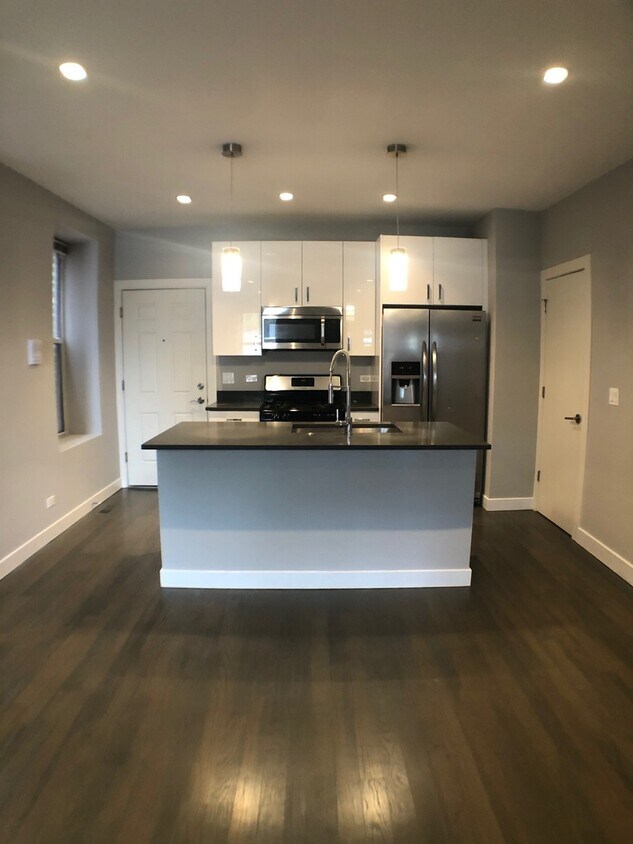Foto principal - 2044 W Webster Ave