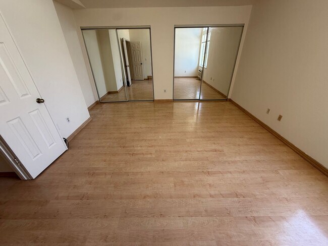 Foto del edificio - Wonderful floor plan and great location!