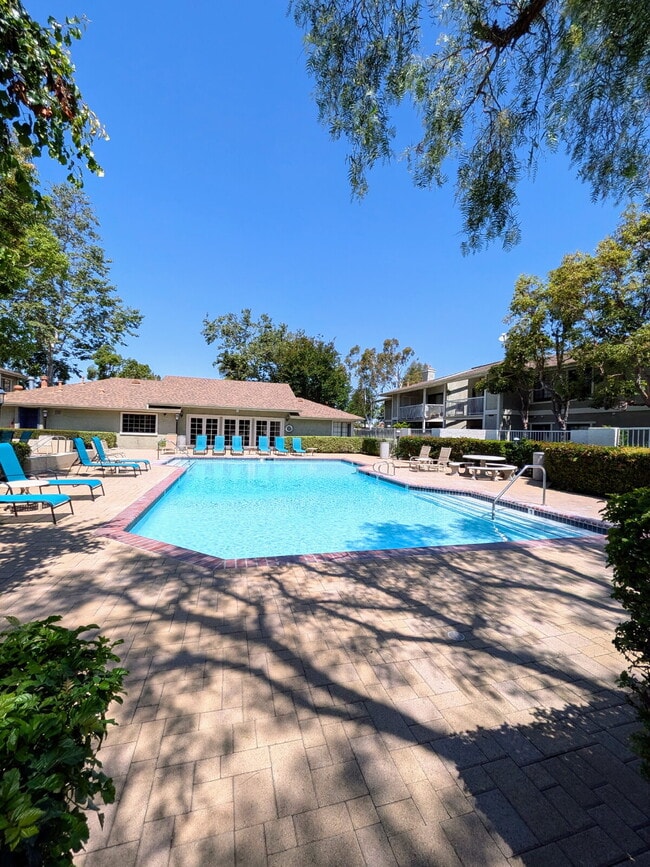 MOVE-IN READY – 1 BEDROOM CONDO IN GATED TUSTIN COMMUNITY (UNIT 70) - MOVE-IN READY – 1 BEDROOM CONDO IN GATED TUSTIN COMMUNITY (UNIT 70)