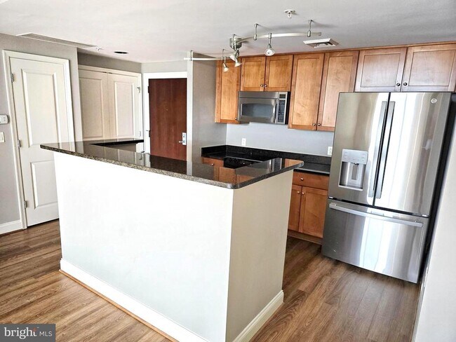 Foto del edificio - 1020 N Highland St