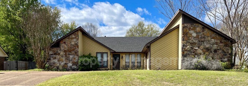 Photo - 421 Griffon Dr
