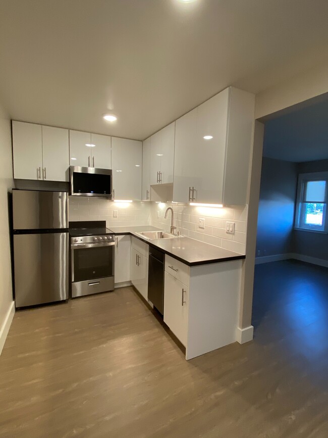 Kitchen Living Room - 3618 Alameda Apartments