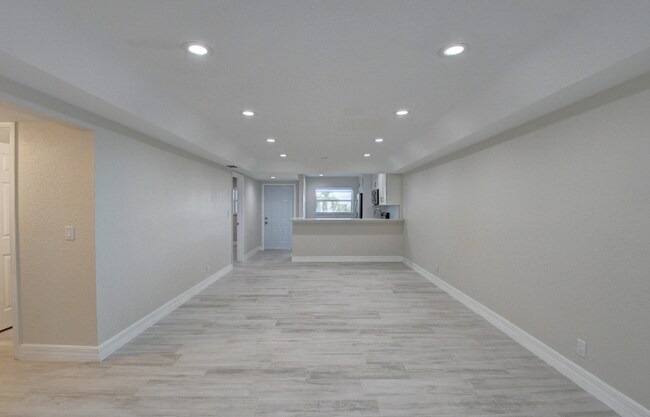 Building Photo - 398 W Camino Real