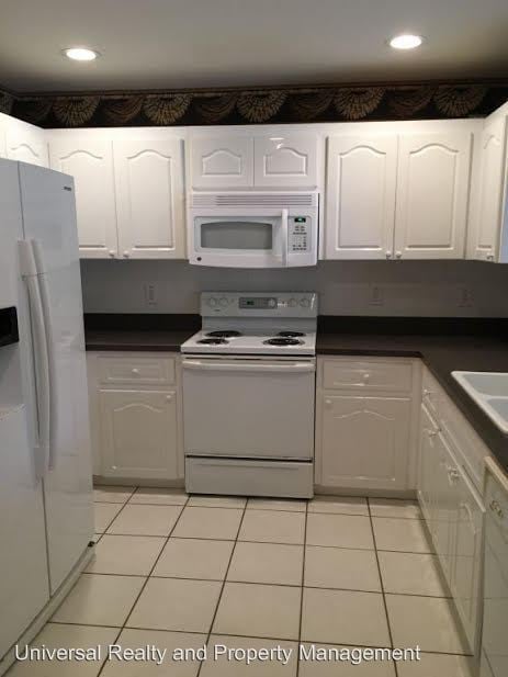 Foto del edificio - 8174 Eagles Park Dr N
