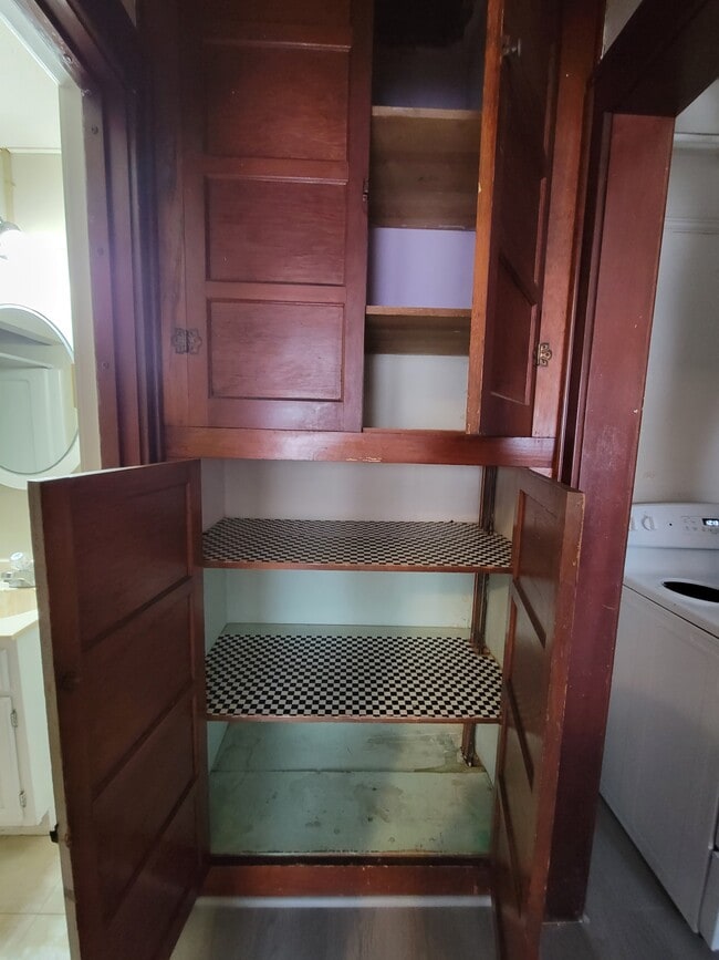 Building Photo - Best Apartments