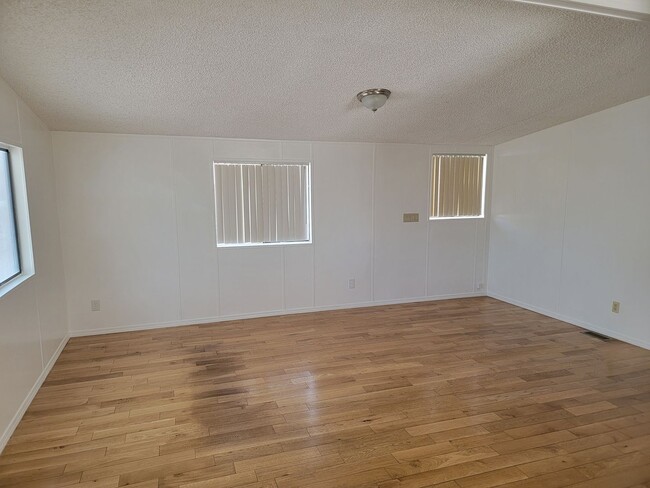 Building Photo - Newly Remodeled 2 Bedroom Manufactured Home