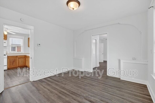 Foto del edificio - 8962 Burton Ave