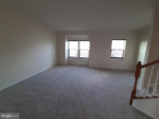 Foto del edificio - 2102 E Oak Rd