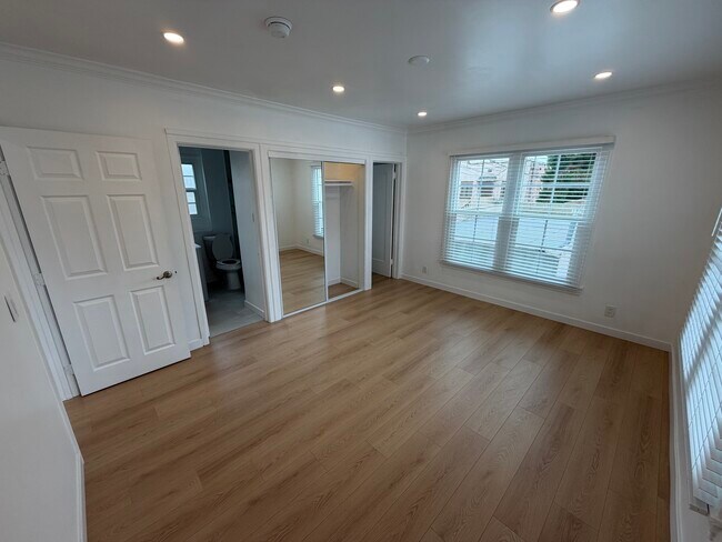 Dormitorio principal n.° 1 (planta superior) - 1754 N Alexandria Ave
